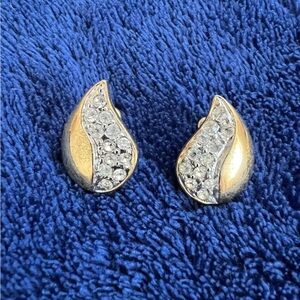 Vintage Trifari GoldTone Teardrop Rhinestones Pierced bling Earrings 80s 90s